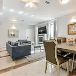 Apartment Stunning Near French Quarter