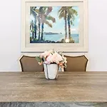 Stunning Near French Quarter Apartment