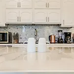 Stunning Near French Quarter Apartment
