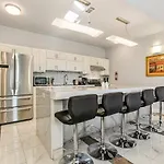 Stunning Near French Quarter Apartment
