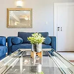 Stunning Near French Quarter Apartment *