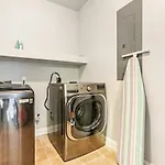 Stunning Near French Quarter Apartment