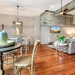 Modern & Fully Furnished In The Heart Of The Apartment *