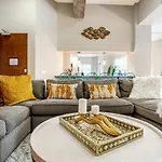 Modern & Fully Furnished In The Heart Of The New Orleans