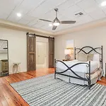 Modern & Fully Furnished In The Heart Of The * New Orleans