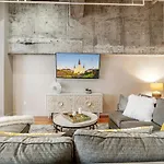 Apartment Modern & Fully Furnished In The Heart Of The