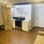 Vintage Uptown Hidden Gem, Walk To Everything New Renovation!