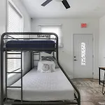 Sleep 10 Next To Superdome And Downtown *