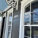Sleep 10 Next To Superdome And Downtown Holiday home *