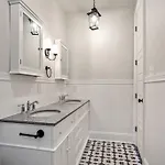 La Belle Veranda Villa- 3queenbeds/2baths Sleeps 6-8 Holiday home *