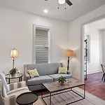 La Belle Veranda Villa- 3queenbeds/2baths Sleeps 6-8 * New Orleans