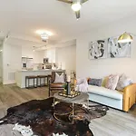 Apartment Modern & Fully Furnished In The Heart Of The New Orleans
