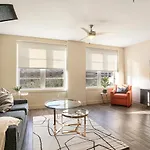 Modern & Fully Furnished In The Heart Of The Apartment New Orleans