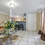 Holiday home Historic 3 Mins To The French Qtr. Sleeps 12 *