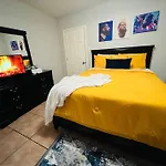 Beautiful 2200 Sqft Home Close To Canal