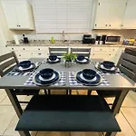 Beautiful 2200 Sqft Home Close To Canal