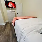 Blu\'Luxury Home 1.2 Miles To Canal