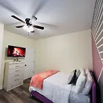 Blu\'Luxury Home 1.2 Miles To Canal