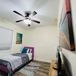 Blu\'Luxury Home 1.2 Miles To Canal