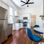 Luxury 4br In Uptown Nola Apartment