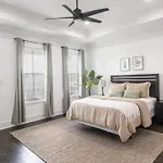 Vibrant Nola Modern Loft