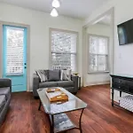 Chic 3Br Nola Retreat, Streetcar Access, Ideal For Families & Friends