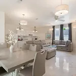 Breathtaking Near French Quarter Apartment *