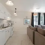 Breathtaking Near French Quarter Apartment *