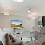 Breathtaking Near French Quarter Apartment