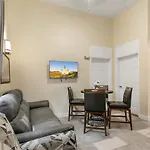 Breathtaking Near French Quarter Apartment New Orleans
