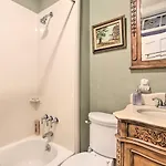 Inviting Uptown Apt: Perfect Location! * New Orleans