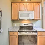 Inviting Uptown Apt: Perfect Location! Apartment *