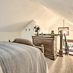 Apartment Inviting Uptown Apt: Perfect Location!