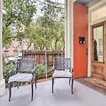 Inviting Uptown New Orleans Apt Perfect Location!