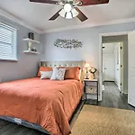 Holiday home Spacious Nola Home: 10 Mi To French Quarter New Orleans