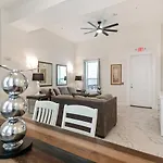 Breathtaking Near French Quarter Apartment *