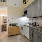 Breathtaking Near French Quarter Apartment *