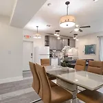 Breathtaking Near French Quarter Apartment