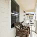 Breathtaking Near French Quarter Apartment