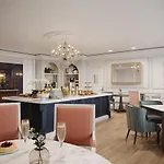 The Ritz-carlton, Hotel