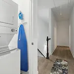 Luxury 3br Oasis W Jacuzzi Apartment