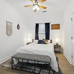 Luxury 3br Oasis W Jacuzzi Apartment