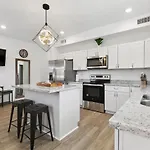 Apartment New Luxury 3br W Jacuzzi