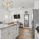 Apartment Luxury 3br Oasis W Jacuzzi *