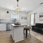 Apartment Luxury 3br Oasis W Jacuzzi *