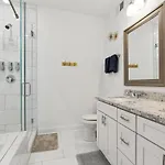 New Luxury 3br W Jacuzzi