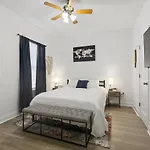Luxury 3br Oasis W Jacuzzi Apartment *