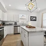New Luxury 3br W Jacuzzi *
