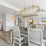 Modern & Fully Furnished In The Heart Of The New Orleans