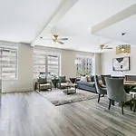 Modern & Fully Furnished In The Heart Of The Apartment